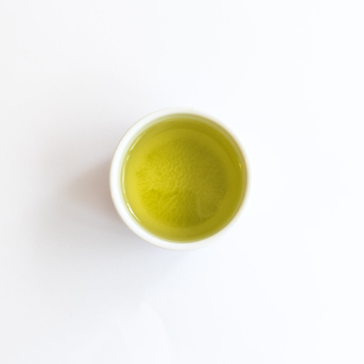 Infusion de fukamushi sencha japonais, the vert profond a la couleur jaune vert