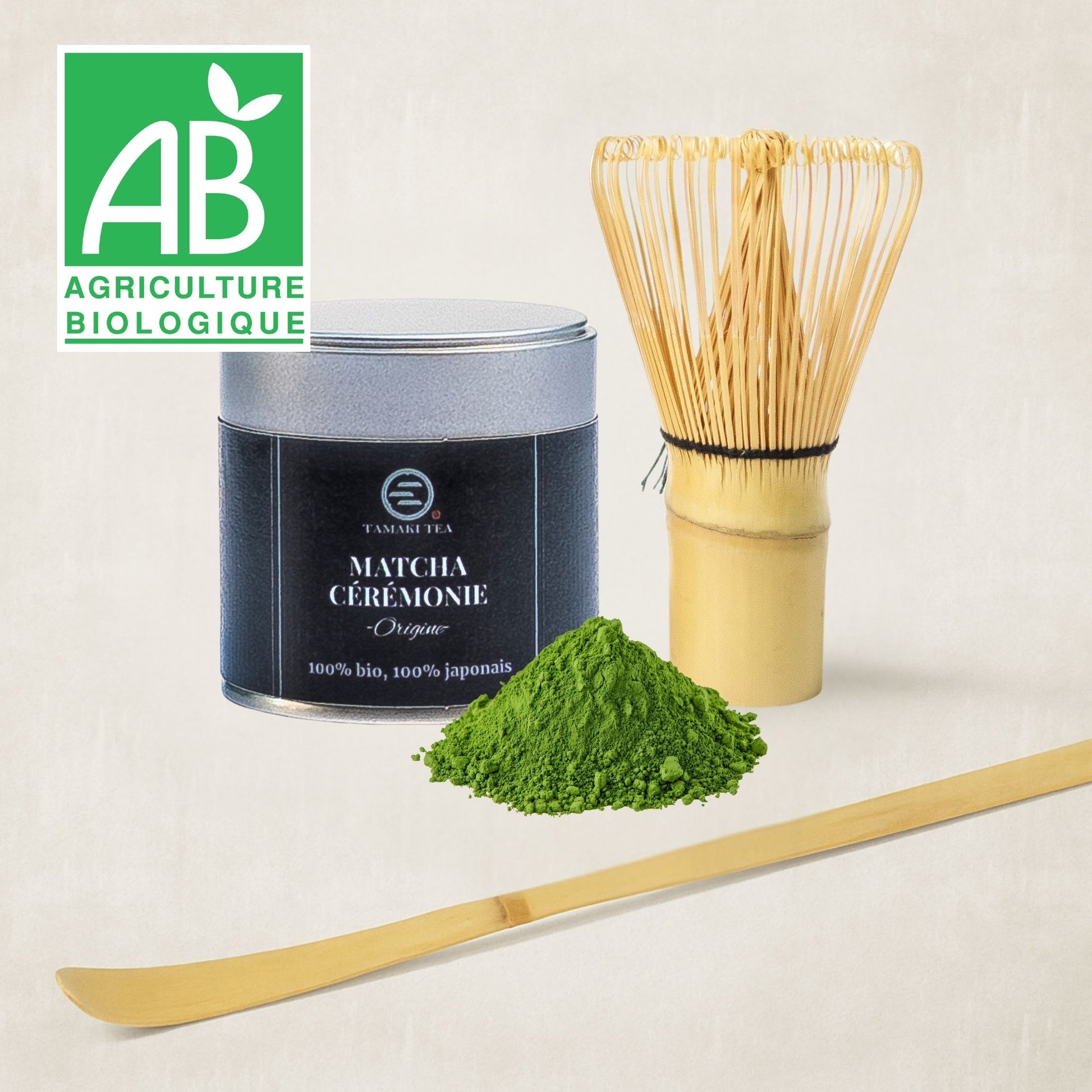 Matcha ceremonie japonais Tamaki Tea avec poudre de matcha, chasen et chashaku en bambou